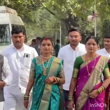 राहाता: शिर्डीत नवरी लग्नावरुन थेट मतदान केंद्रात | पुजा लासुरेने बजावला मतदाना हक्क..!