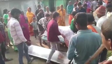 धरहरा: मुंडन संस्कार में जा रहे परिवार की गाड़ी पलटी, एक की मौत और 10 घायल, खुशी का माहौल चीख-पुकार में बदला