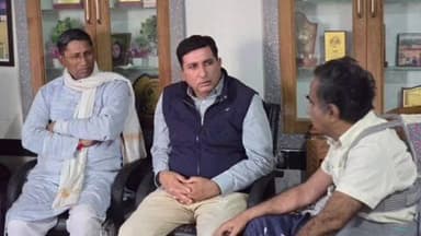 बाड़मेर: बायतु विधायक हरीश चौधरी ने पूर्व मंत्री गफूर अहमद के बाड़मेर स्थित आवास पर मुलाकात की, विभिन्न विषयों पर चर्चा की