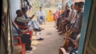 देवसर: कारी पंचायत के पूर्वी टोला में जनपद अध्यक्ष देवसर ने सुनीं समस्याएं, अधिकारियों को दिए त्वरित समाधान के निर्देश