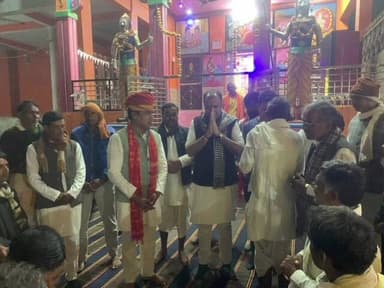 सुठालिया: सालरियाखेड़ी पहुंचे पूर्व ऊर्जा मंत्री प्रियवृतसिं खींची, साथ में थे कांग्रेस जिला अध्यक्ष राजेंद्र सिंह सोंधिया