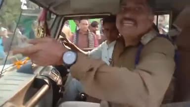 #वीडियो तेजी से #वायरल, पुलिस अफसर ने मामले में कुछ नही कहा
भोंती थाने का मामला