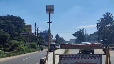 நத்தம்: சாணார்பட்டி ஒன்றியம் கோபால்பட்டி அருகே வாகனம் மோதி சோலார் மின் கம்பம் சேதம்