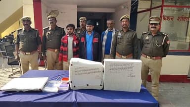 #बांदा गिरफ्तार अभियुक्तों द्वारा फर्जी आधार कार्ड,फर्जी खतौनी व विभिन्न फर्जी प्रपत्रो का प्रयोग कर बांदा के विभिन्न था...