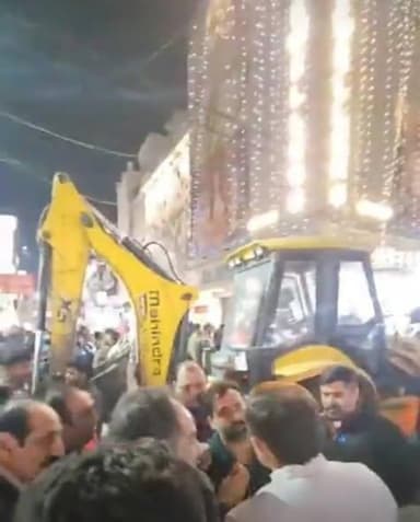 #रुद्रपुर
नगर निगम की बड़ी कार्रवाई — चालान काटने के बाद कई दुकानें सील, व्यापारियों ने किया जोरदार हंगामा