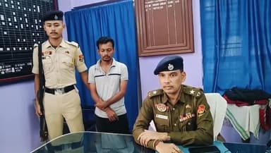 গতকাল বিকালে হাঁপানিয়া অশ্বিনী মার্কেট দুজন চোর সন্দেহ মারামারি দুর্ঘটনা ও চুল কেটে দেওয়ার অপরাধে মধুরীমা দেবনাথ অভিয...