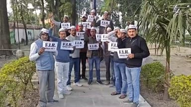 अटेवा की जिला इकाई ने एफआईआर को वापस करने के लिए जलायीं प्रतीकात्मक प्रतियां
हमीरपुर मुख्यालय के अंबेडकर पार्क में अटेवा...