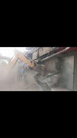 डुमराँव में चला बुलडोजर, देखिए तस्वीरें..