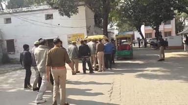 🚨 थाना नवाबगंज पुलिस की बड़ी कार्रवाई 🚨
07 अभियुक्त गिरफ्तार – हथियार, चाकू, राइफल, अवैध बम बरामद
प्रयागराज | थाना नवाब...