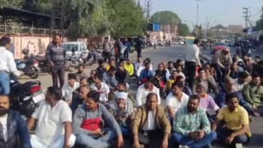 परिवार के एकलौते पुत्र की डंपर ने ली जान,परिजन MGH अस्पताल मोर्चरी के बाहर हुए इकट्ठा, शव उठाने से कर रहें है इनकार
#jo...