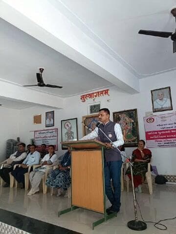 ગારિયાધાર: *ગારિયાધારની નવાગામ પ્રાથમિક શાળાના આચાર્યની શાળામાં અનિયમિતતા અંગેની ફરિયાદો બાદ ફરજ મોકૂફ કરાયુ