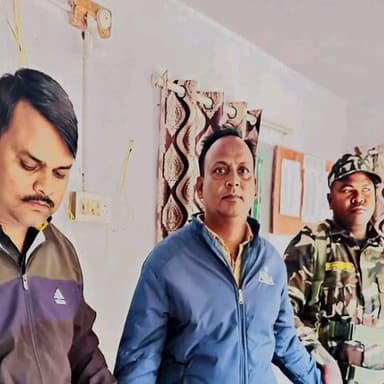 झारखंड के सिमडेगा में भ्रष्टाचार के खिलाफ एसीबी की बड़ी कार्रवाई सामने आई है। एंटी करप्शन ब्यूरो (ACB) रांची की टीम ने हो