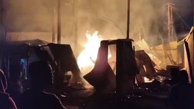 গাজোল: গভীর রাত্রিতে ভয়াবহ অগ্নিকাণ্ডের ঘটনায় তিন ব্যবসায়ীর দোকান ঘর আগুনে ভস্মীভূত হয়ে গেল পাওয়ার হাউস সংলগ্ন N.S পল্লী এ