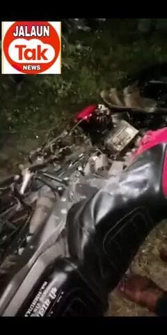 जालौन.. गधेला से भंडारा खाकर लौट रहे तीन दोस्तो की बाइक पोल से टकराई.. जिससे तीनो की मौत हो गयी