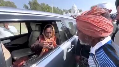 ਗਿੱਦੜਬਾਹਾ: ਕੈਬਨਿਟ ਮੰਤਰੀ ਡਾਕਟਰ ਬਲਜੀਤ ਕੌਰ ਨੇ ਥੇੜੀ ਵਿਖੇ ਮਰੀਜ਼ਾਂ ਦੀ ਅੱਖਾਂ ਕੀਤੀਆਂ ਚੈੱਕ