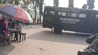 কোচবিহার ১: পুরনো মামলায় কোচবিহার জেলা আদালতে হাজির করা হলো বহিষ্কৃত তৃণমূলের ব্লক সভাপতি সজল সরকারকে।