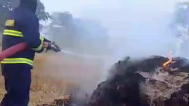 ସୋନପୁର: ଇଚ୍ଛାପୁର ପଂଚାୟତ ଅନ୍ତର୍ଗତ କେନ୍ଦୁମୁଣ୍ଡା ଗ୍ରାମରେ ଧାନ ଖରୀ ରେ ଲାଗିଲା ନିଆଁ ସମ୍ପୂର୍ଣ୍ଣ ପୋଡି ପାଉଁଶ