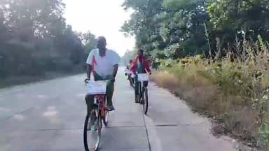 ସୋନପୁର: କଳାହାଣ୍ଡୀରୁ ଭୂବନେଶ୍ୱର ସାଇକେଲ ଯାତ୍ରାରେ ଯାଉଥିବା ଚାଷୀ ଆଜି ସୁବର୍ଣ୍ଣପୁର ସହରକୁ ପହଞ୍ଚି ଛନ୍ତି