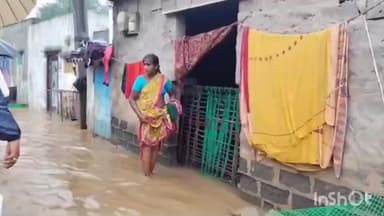 కొవ్వూరు: ఇళ్లలోకి వర్షపు నీరు, కమీషనర్ పర్యటన