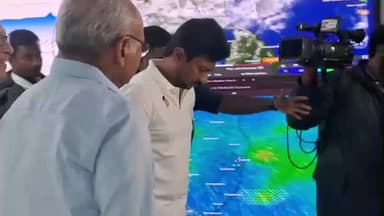 மயிலாப்பூர்: தமிழகம் முழுவதும் வெளுத்து வாங்கும் மழை - அவசர கால மையத்தில் துணை முதலமைச்சர் அதிரடி ஆய்வு