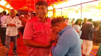 ଗୁଣୁପୁର: ପୁର୍ବତନ ଗୁଣପୁର ବିଧାୟକ ରଘୁନାଥ ଗମାଙ୍ଗ ଙ୍କ ପୁଅ ବାହାଘର ଭୋଜିରେ ଯୋଗ ଦେଲେ ଜିଲ୍ଲା ବିଜେଡି ସଭାପତି ଙ୍କ ସହ ଅନେକ ମାନ୍ୟ ଗଣ୍ୟ ବ୍ୟକ୍ତି