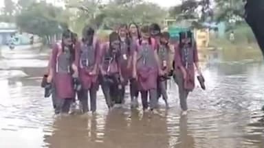 కొవ్వూరు: కోవూరులో బ్యాగ్ లు వీపుకి ...బూట్లు చేతికి