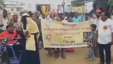 తలుపుల మండల కేంద్రంలో బుధవారం దివ్యాంగుల ర్యాలీ నిర్వహించారు