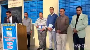 अल्मोड़ा: राइंका स्यालीधार में आयोजित बाल मेले में प्रधानाचार्य उमेश पांडे द्वारा लिखित पुस्तक 'पाई' का हुआ विमोचन