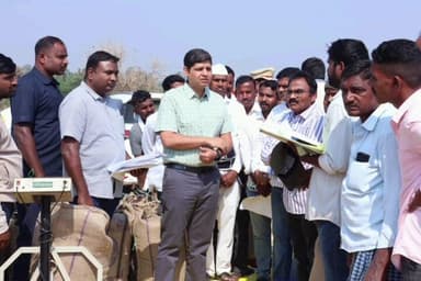 తాడ్వాయి: కరడ్ పల్లిలో వరి కొనుగోలు కేంద్రాన్ని పరిశీలించి, రైతులకు ఇబ్బంది కలగకుండా కొనుగోలు ప్రక్రియను పూర్తి చేయాలి : కలెక్టర్