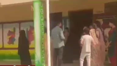 जळगाव जामोद: माझी कॅबिनेट मंत्री तथा आमदार डॉ संजय कुटे यांनी केले सह परिवार मतदान