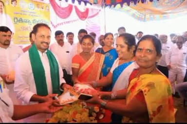 కదిరి నియోజకవర్గం గాండ్లపెంటలో రైతన్న మీకోసం లో పాల్గొన్న ఎమ్మెల్యే