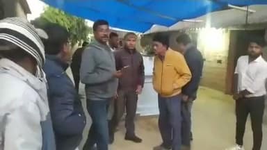 বরাবাজার: তৃণমূলের সক্রিয় কর্মীর শ্রাদ্ধ বাসরে পরিবারে প্রতি সমবেদনা জানাতে ব্রজরাজপুর গ্রামে উপস্থিত তৃণমূল কংগ্রেসের নেতৃত্বরা