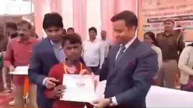 ज्ञानपुर: ज्ञानपुर में अंतरराष्ट्रीय दिव्यांगजन दिवस पर किया गया सम्मान