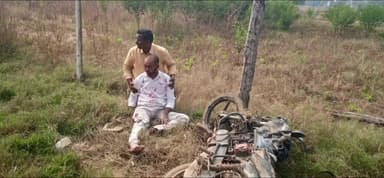 శ్రీరాంపూర్: రాజుపేట సమీపంలో ద్విచక్ర వాహనాన్ని ఢీకొన్న ఇసుక లారీ