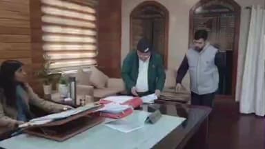 पौड़ी: यूकेडी के केंद्रीय उपाध्यक्ष आशुतोष नेगी ने जिला अधिकारी से मुलाकात कर ज्ञापन सौंपा