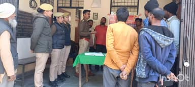 नगीना: नगीना देहात क्षेत्र के रायपुर सादात में साइबर फ्रॉड से बचने के लिए हेल्प नंबरों की जानकारी दी गई