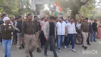 शाहपुर: कांग्रेसी कार्यकर्ताओं ने किसानों के साथ किया प्रदर्शन, कहा- सरकार मक्के का सही दाम नहीं दे रही, किसान हैं परेशान