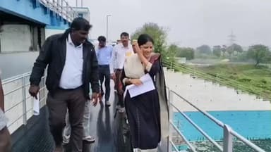 குன்றத்தூர்: செம்பரம்பாக்கம் ஏரியை மாவட்ட ஆட்சியர் கலைச்செல்வி அதிகாரிகளுடன் ஆய்வு மேற்கொண்டார்