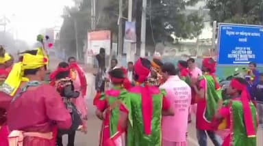 ସଦର: କଳାହାଣ୍ଡି ଜିଲ୍ଲାପାଳଙ୍କ କାର୍ଯ୍ୟାଳୟ ସମ୍ମୁଖରେ ଭିନ୍ନକ୍ଷମ ଦିବସ ଉପଲକ୍ଷେ ଶୋଭାଯାତ୍ରା ଅନୁଷ୍ଠିତ