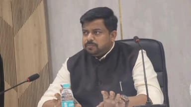 ವಿಜಯಪುರ: ನಗರದಲ್ಲಿ ಕೃಷಿ ಇಲಾಖೆಯ ಪ್ರಗತಿ ಪರಿಶೀಲನೆ ನಡೆಸಿದಿ ಸಿಇಒ ರಿಷಿ ಆನಂದ