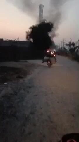 ਫ਼ਿਰੋਜ਼ਪੁਰ: ਪਿੰਡ ਹਬੀਬ ਵਾਲਾ ਵਿਖੇ ਮੋਬਾਇਲ ਕੰਪਨੀ ਦੇ ਟਾਵਰ ਵਿੱਚ ਲੱਗੇ ਜਨਰੇਟਰ ਨੂੰ ਲੱਗੀ ਅੱਗ ਲੋਕਾਂ ਵਿੱਚ ਮਚੀ ਹਫੜਾ ਤਫੜੀ ਮੌਕੇ ਦੀ ਵੀਡੀਓ ਵਾਇਰਲ