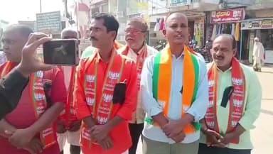 బాన్సువాడ: హిందూ దేవిదేవతలపై రాష్ట్ర ముఖ్యమంత్రి చేసిన అనుచిత వ్యాఖ్యలకు, నల్ల బ్యాడ్జీలు ధరించి నిరసన, బీజేపీ నాయకులు