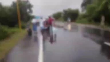 செஞ்சி: பாலப்பாடி சர்க்கரை ஆலை முன்பு அடையாளம் தெரியாத வாகனம் மோதிய விபத்தில் மின் ஊழியர் உடல் சிதறி பலி