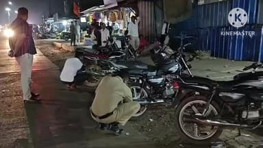 ಕಲಘಟಗಿ: ಪಟ್ಟಣದಲ್ಲಿ ಎಲ್ಲಿಂದರಲ್ಲಿ ವಾಹನ ಪಾರ್ಕಿಂಗ್ ಮಾಡುವ ವಾಹನ ಸವಾರರಿಗೆ ಬಿಸಿ ಮುಟ್ಟಿಸಿದ ಪೊಲೀಸರು