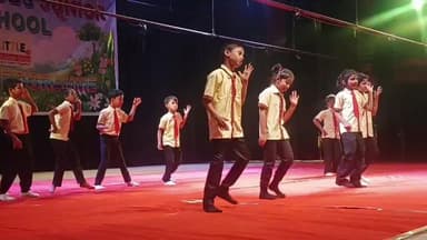 বোলপুরে একটি বেসরকারি জুনিয়র স্কুলের বার্ষিক অনুষ্ঠানে ক্ষুদেরা বোলপুর গীতাঞ্জলি প্রেক্ষাগৃহে