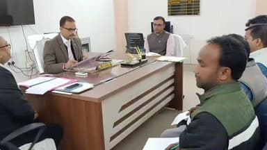 जमुई: 13 दिसंबर को आयोजित राष्ट्रीय लोक अदालत की सफलता को लेकर जिला जज ने विभिन्न पदाधिकारियों के साथ की बैठक