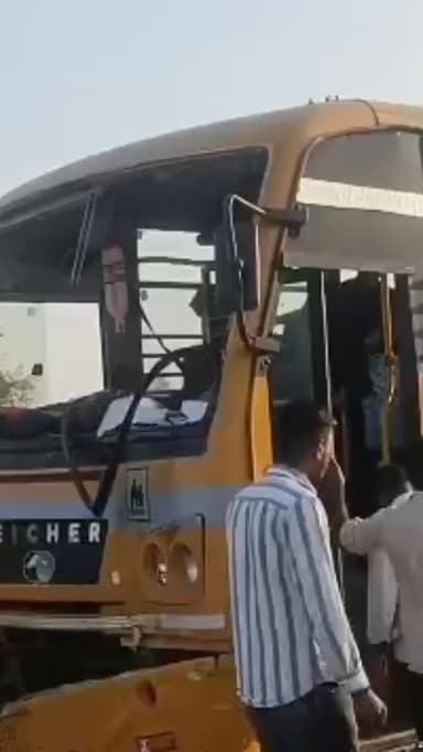 બાળકો ભરેલી સ્કૂલ બસનો અકસ્માત