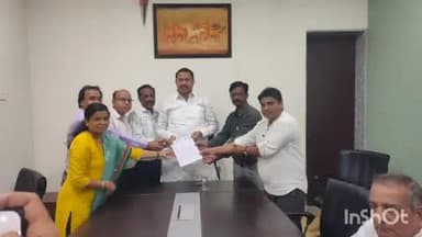 साकोली: सेवेत कायम करण्याच्या मागणीसाठी कंत्राटी कर्मचाऱ्यांनी साकोलीतील जनसंपर्क कार्यालयात आमदारांना दिले पत्र