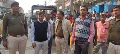 कुशेश्वर स्थान पूर्बी: कुशेश्वरस्थान में दिनभर अफरा-तफरी, पुलिस निगरानी में हटाया गया अतिक्रमण