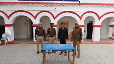 #बांदा थाना नरैनी पुलिस द्वारा अवैध तमंचे के साथ भ्रमण कर रहे अभियुक्त को किया गया गिरफ्तार।
#followerseveryonehighlight...